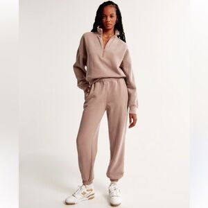 Abercrombie & Fitch Sunday Essentials Sweat set pants and jumper